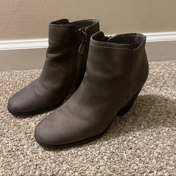 Cole Haan leather grand os womens ankle booties size 6B - Picture 2 of 8
